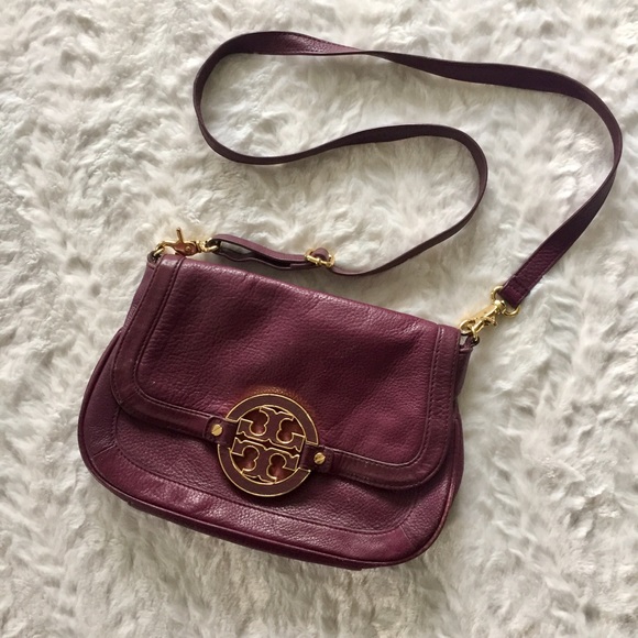 Tory Burch Handbags - tory burch • amanda crossbody bag